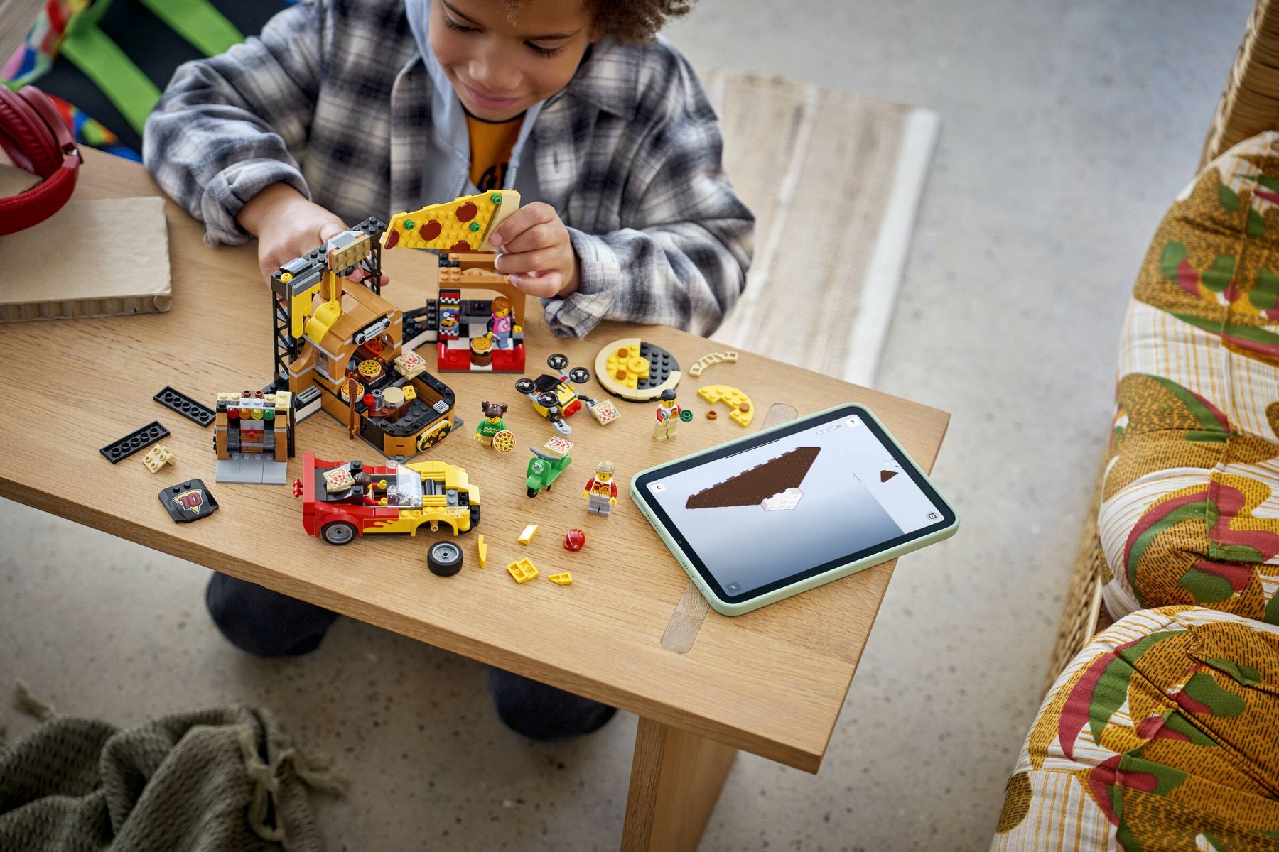 Official LEGO image of Pizza Delivery Experience with Vehicles