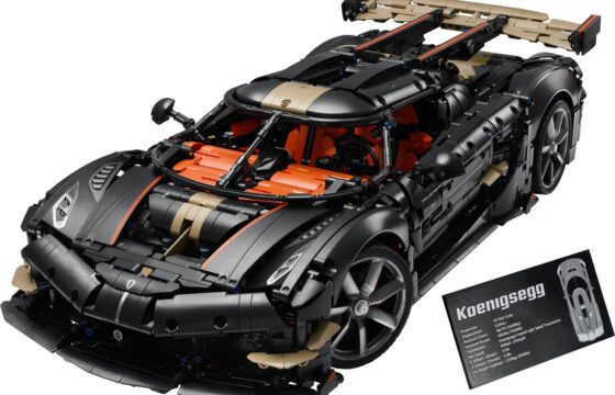 Official LEGO product image of Koenigsegg Sadair's Spear Megacar