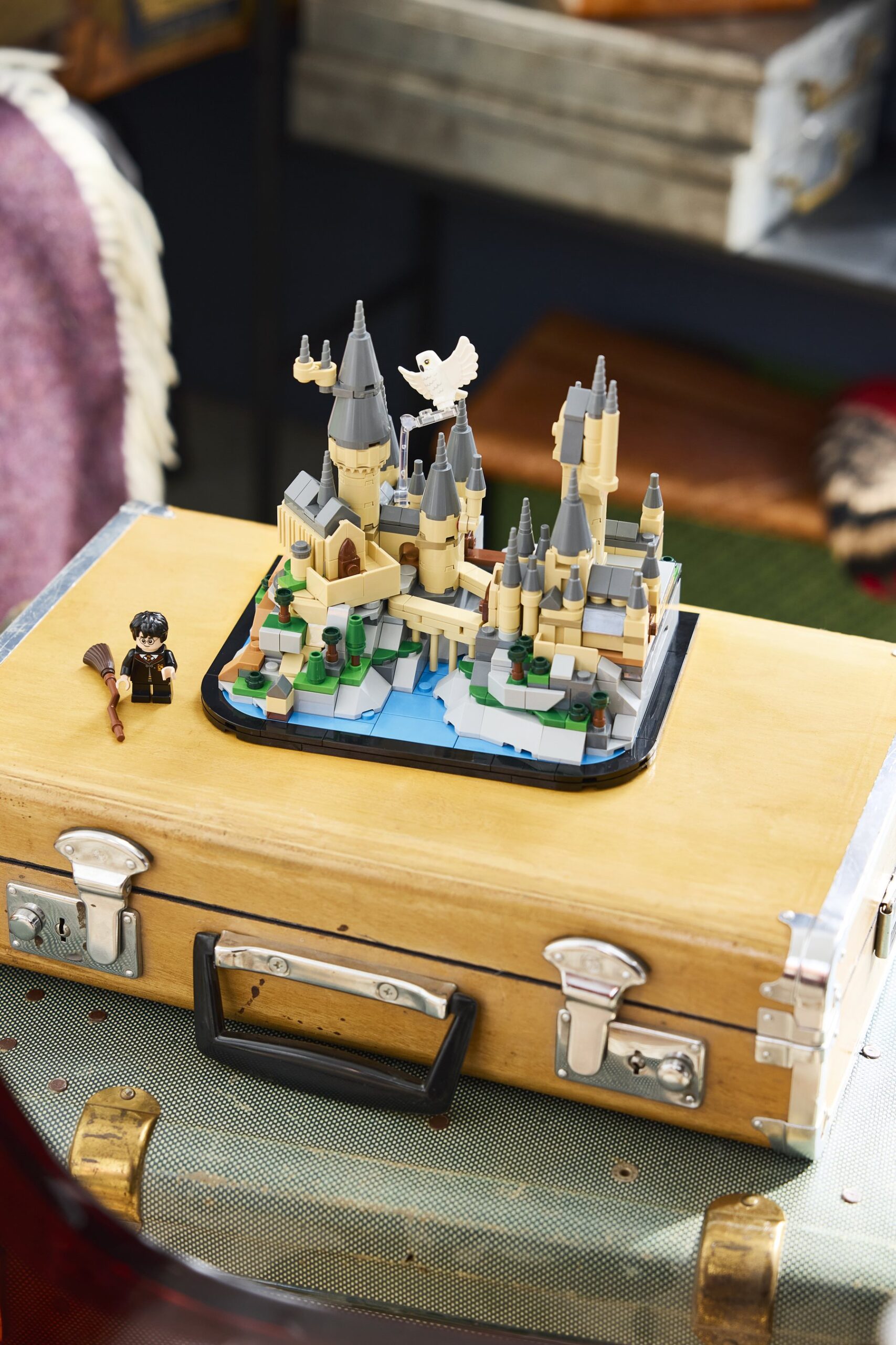 Official LEGO close-up image of Mini Hogwarts Castle