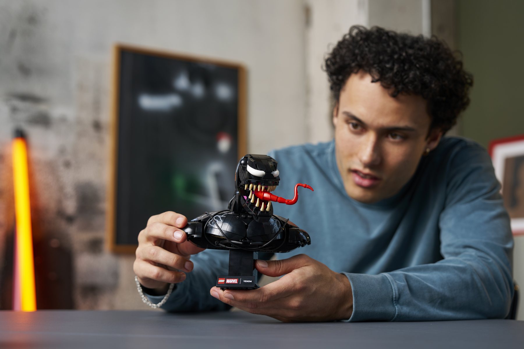 Official LEGO contextual image of Venom Bust