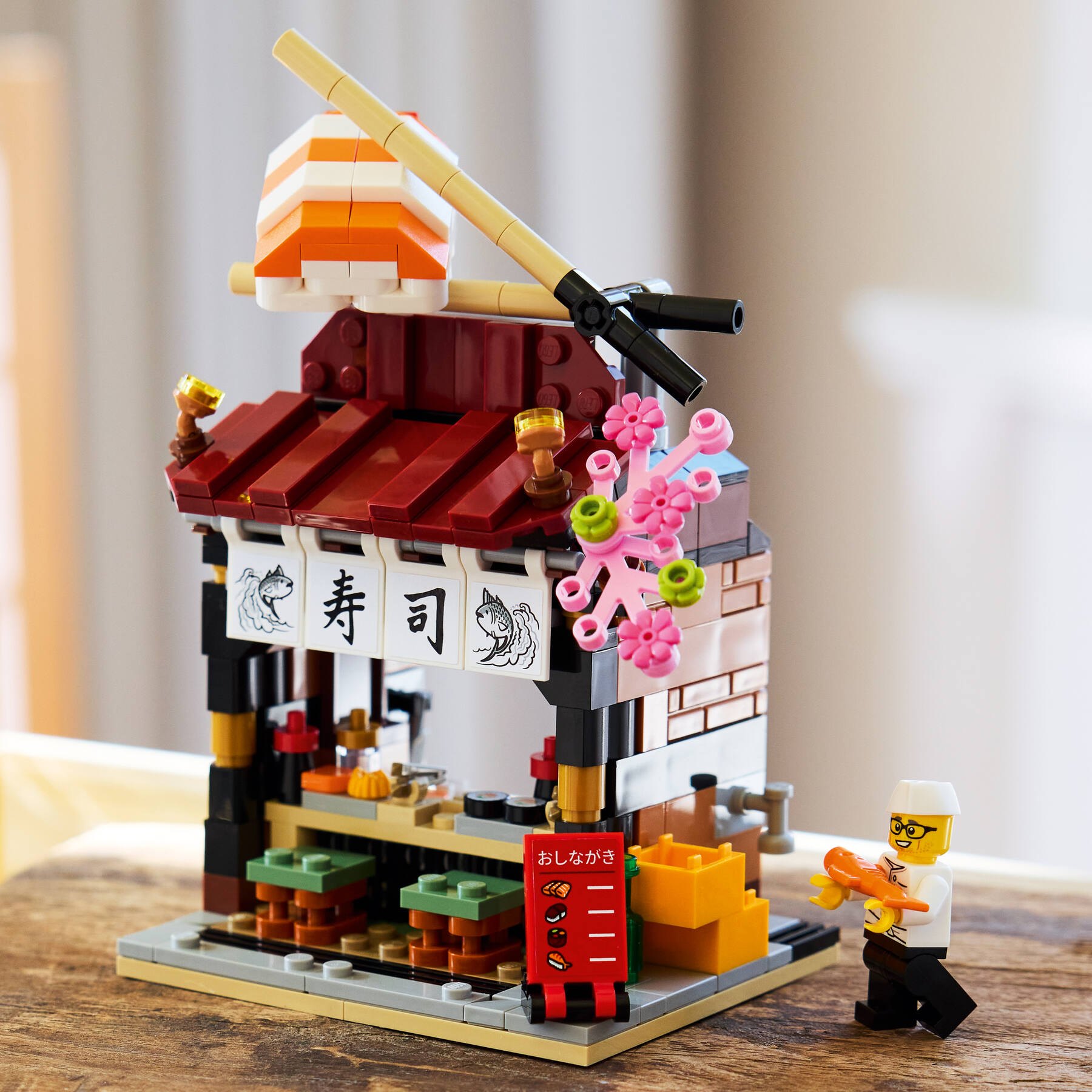 Official LEGO lifestyle image of 40906 Restaurants of the World: Japan
