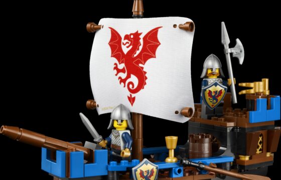 Official LEGO image of Sea Serpent 40912