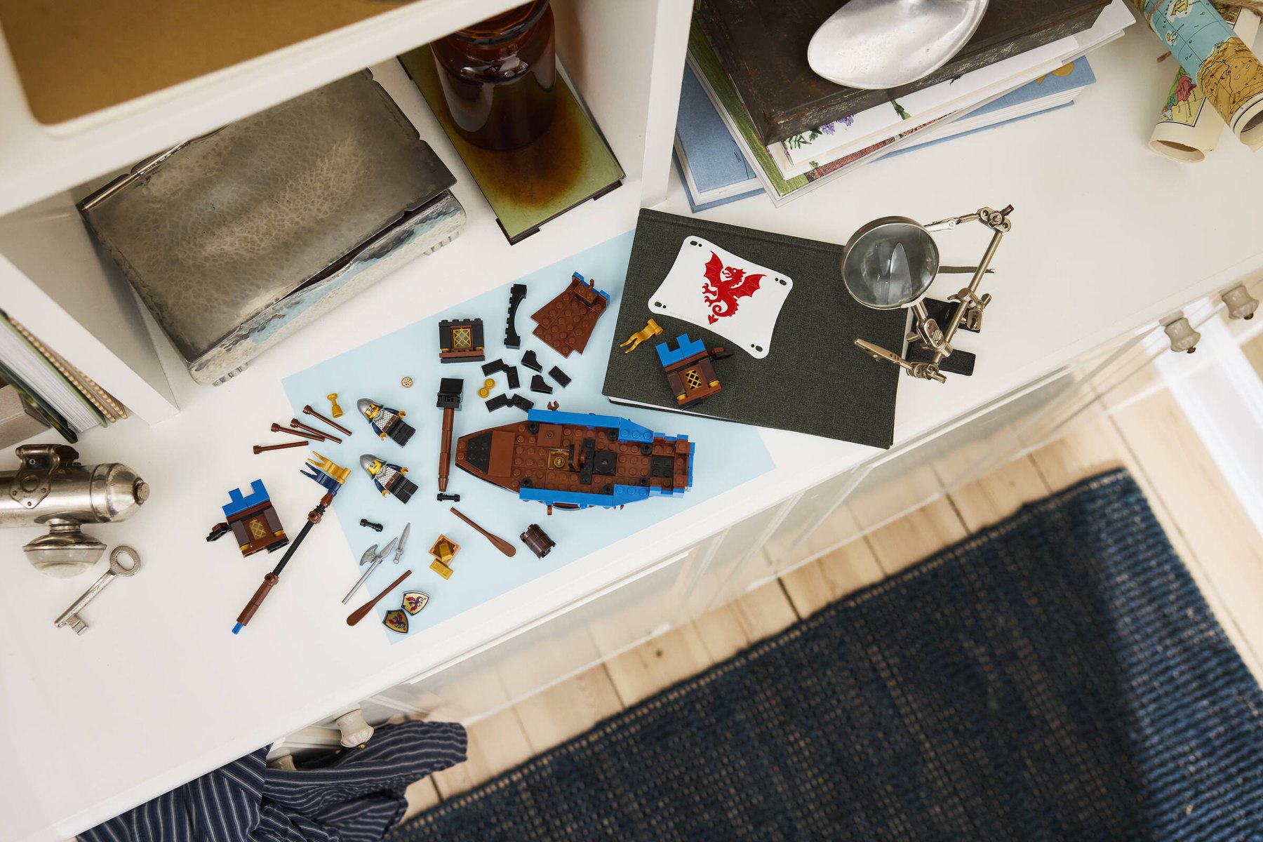Official LEGO lifestyle image of Sea Serpent 40912