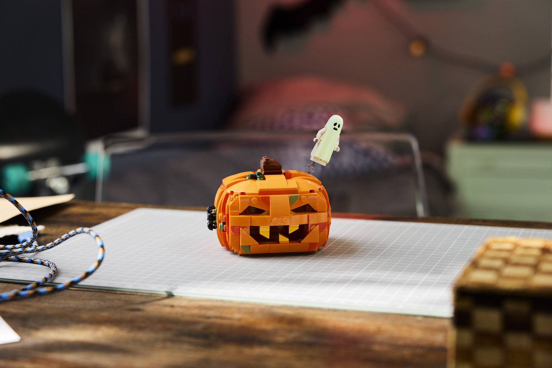 Official LEGO image of Halloween Pumpkin Lantern