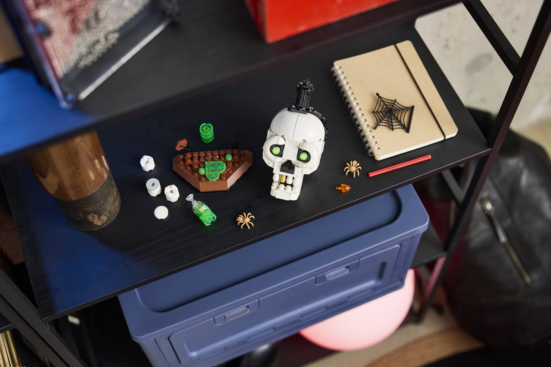 Official LEGO lifestyle image of Halloween Skull Candle