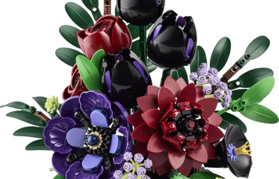 Official LEGO product image of Dark Flower Arrangement