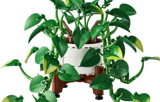 Official LEGO product image of Hanging Golden Pothos