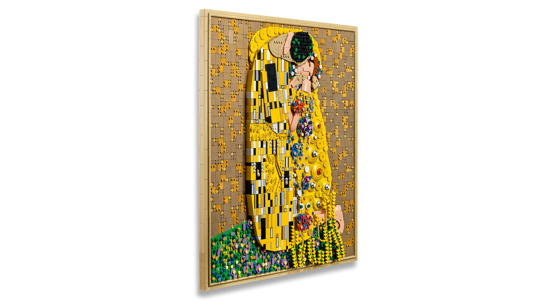 Side view of LEGO® Art Gustav Klimt – The Kiss showing a brick-built 3D artwork made of elements like circles and studs.