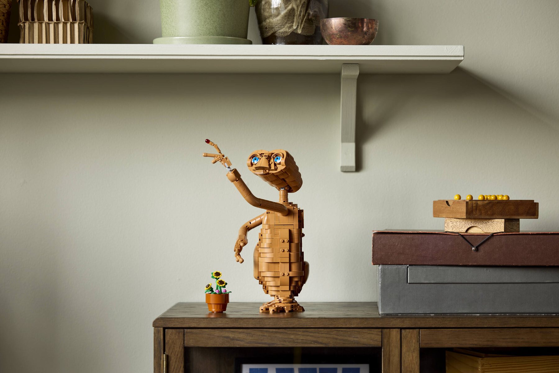 Official LEGO environment image of E.T. the Extra-Terrestrial