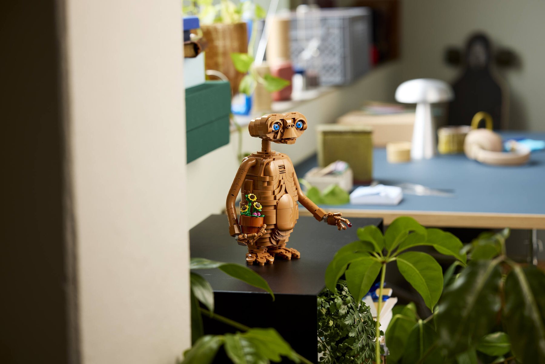 Official LEGO environment image of E.T. the Extra-Terrestrial
