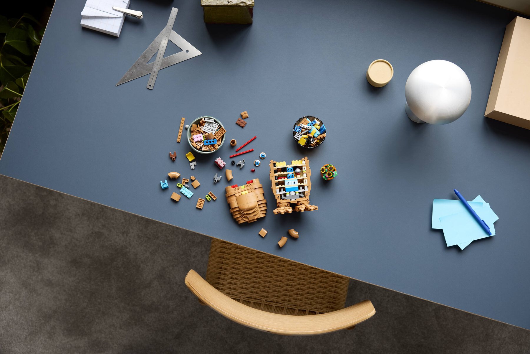 Official LEGO lifestyle image of E.T. the Extra-Terrestrial