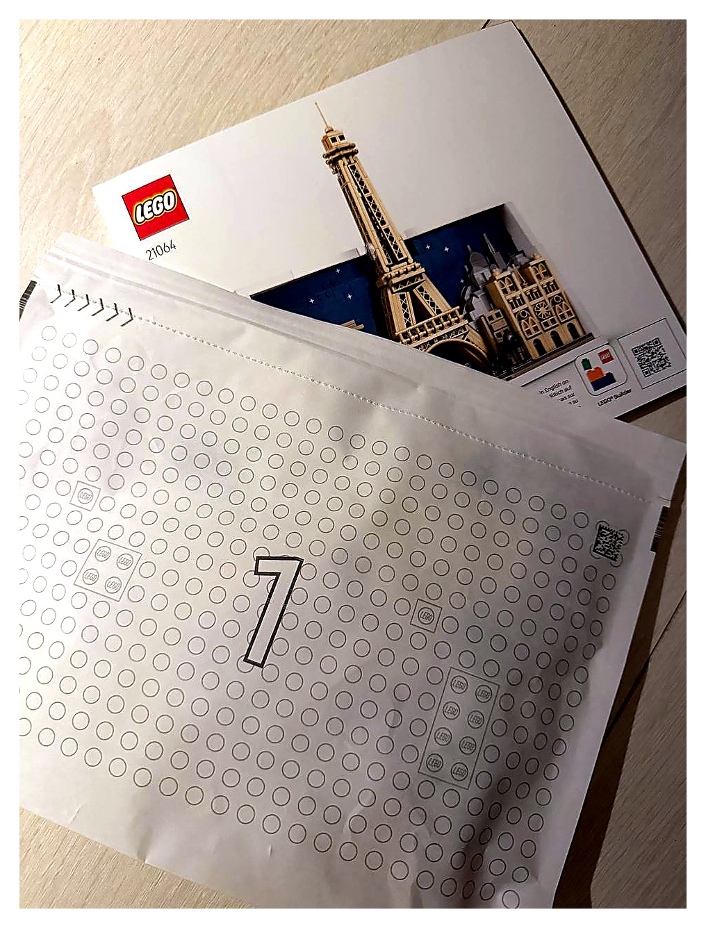 Improved photo showing bag 1 and the instruction manual for LEGO Architecture 21064 Paris – City of Love