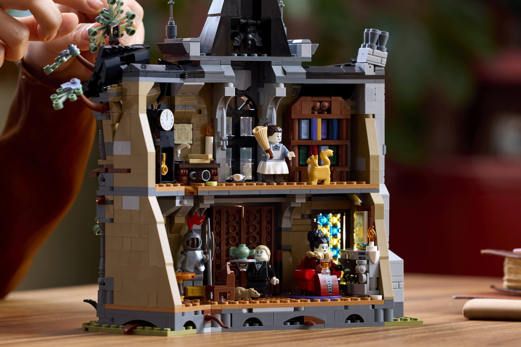 Official LEGO image of Mayor Manor