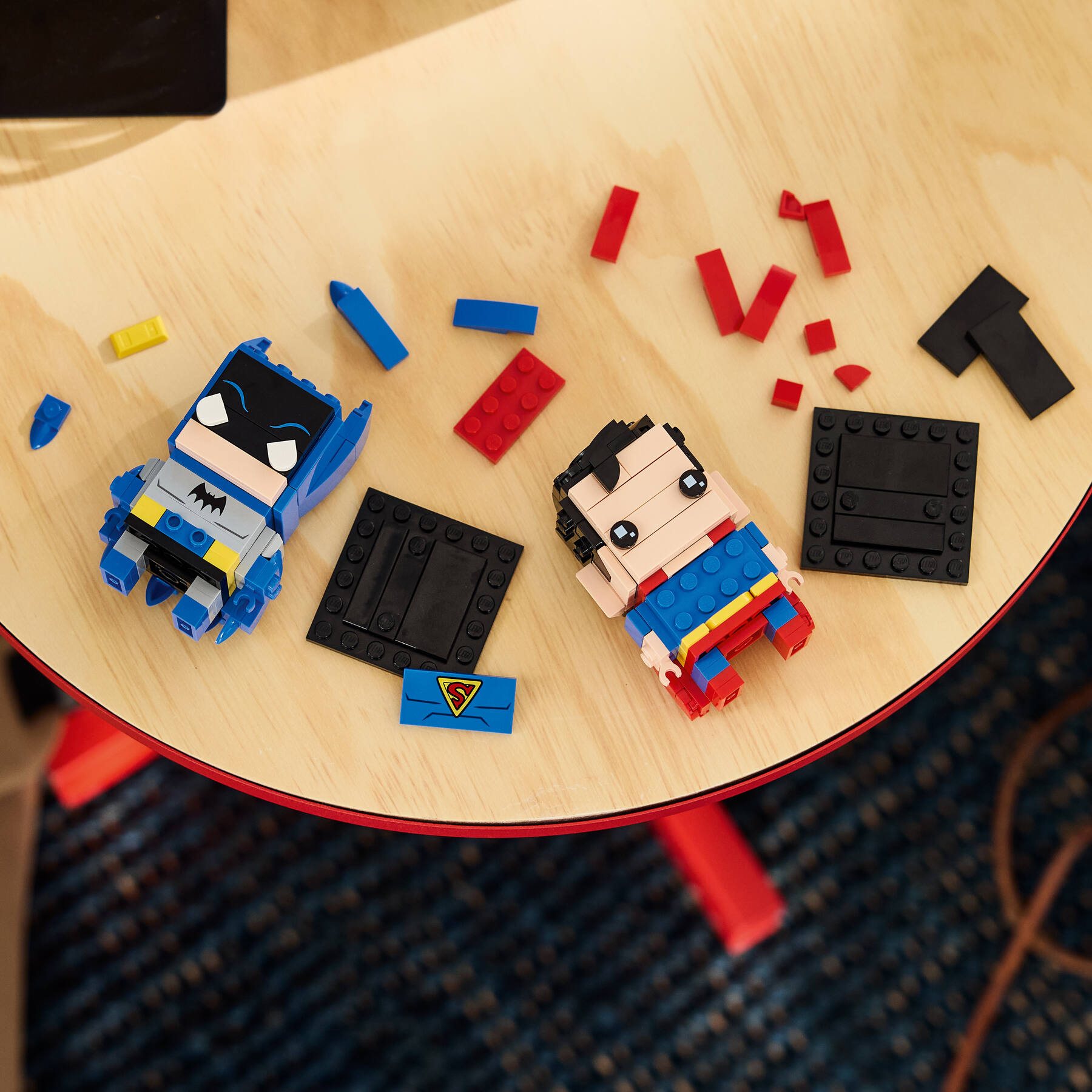 Official LEGO image of Golden Age Superman™ and Batman™ Figures (40859).