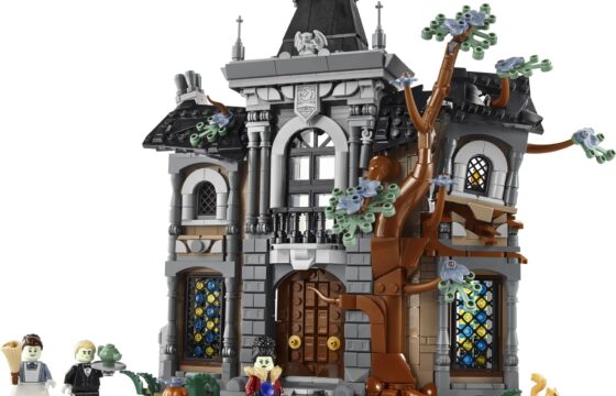 Official LEGO product image of Mayor Manor