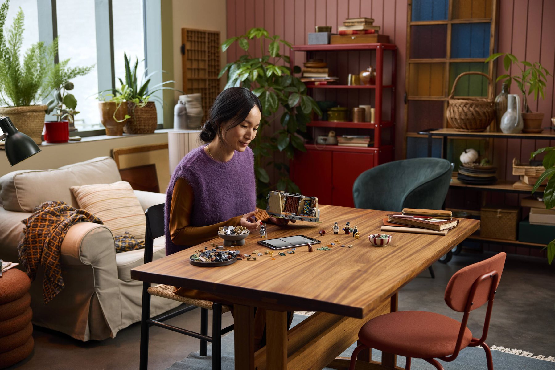 Official LEGO lifestyle image of Mayor Manor