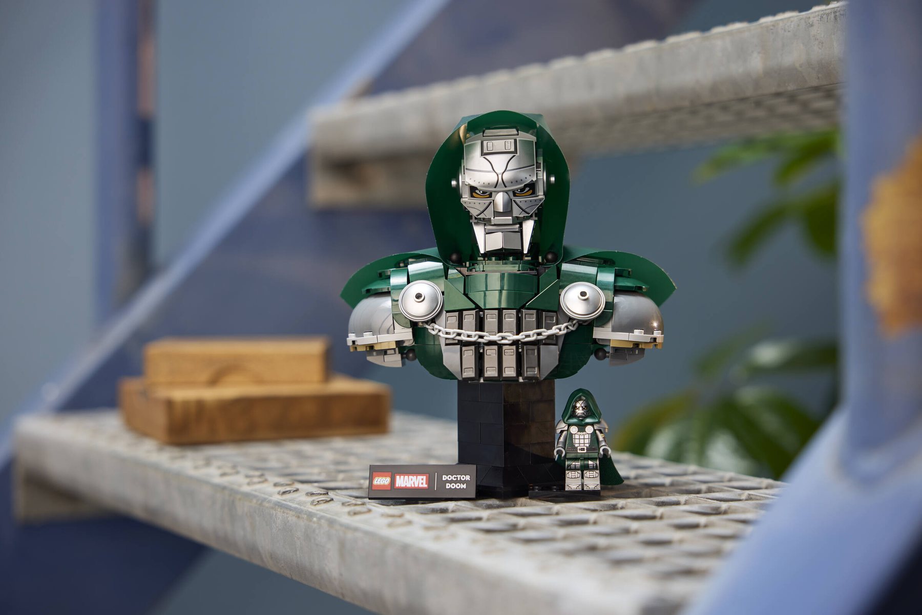 LEGO® ǀ Marvel Doctor Doom Bust featuring a brick-built model, a nameplate and a minifigure displayed on a metal shelf.