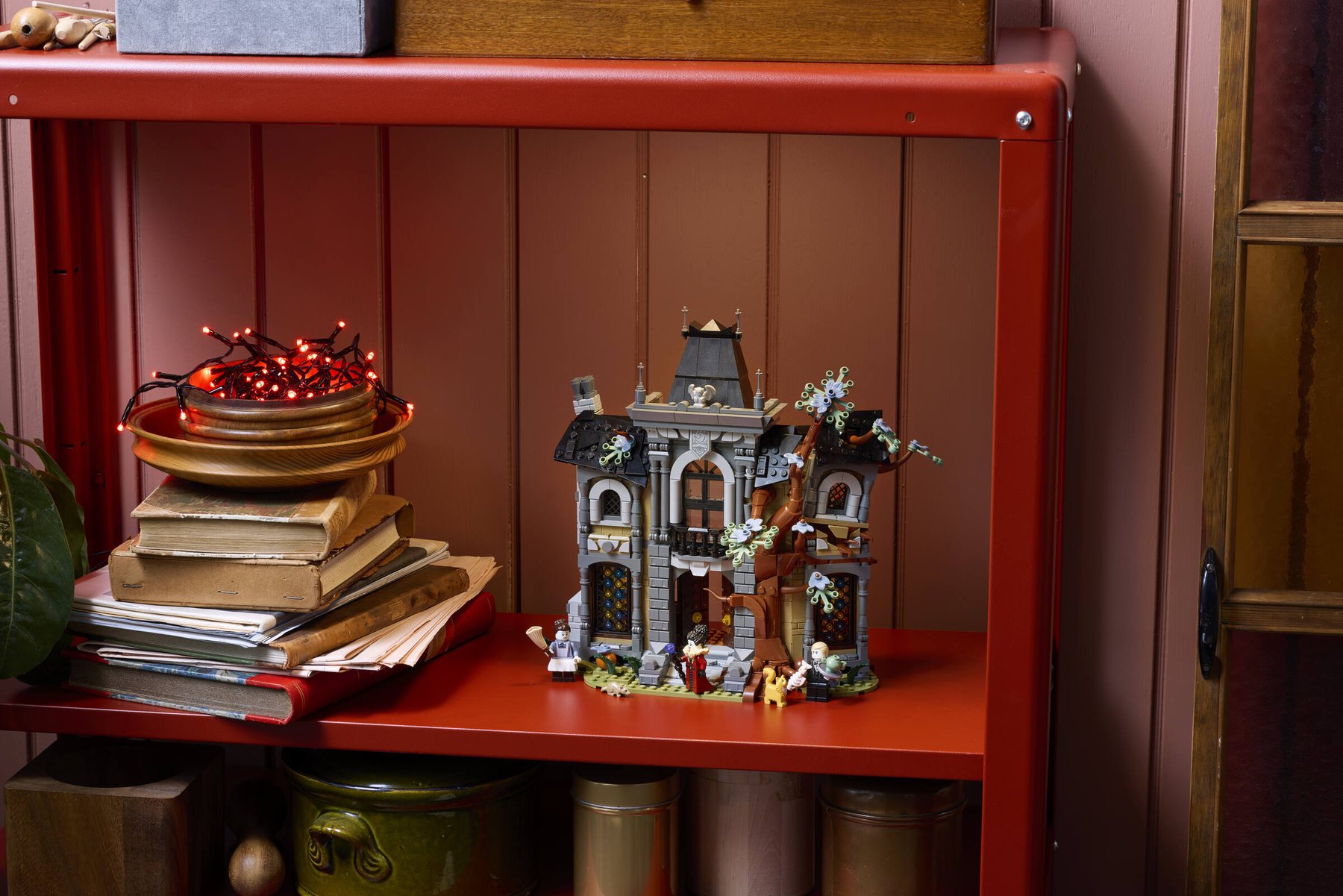 Official LEGO environment image of Mayor Manor