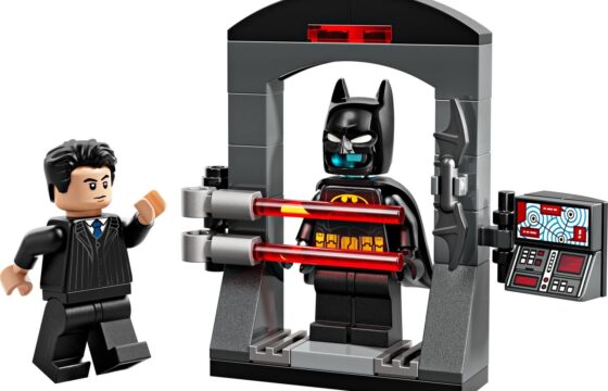 Official LEGO product image of Batman Bruce Wayne and the Batsuit 30726