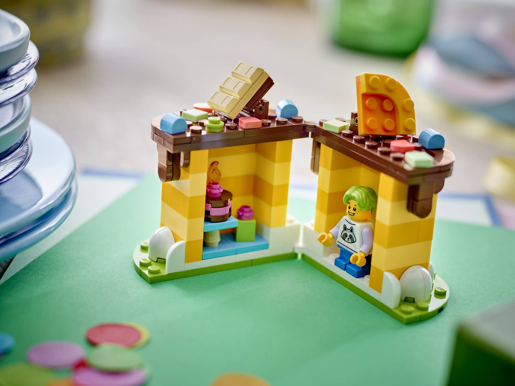 Second official LEGO lifestyle image for LEGO 40780 Birthday Cake.