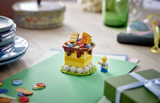 Official LEGO lifestyle image for LEGO 40780 Birthday Cake gift with purchase.