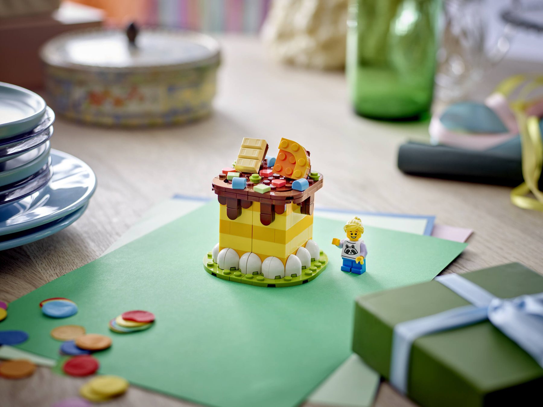 Official LEGO lifestyle image for LEGO 40780 Birthday Cake gift with purchase.