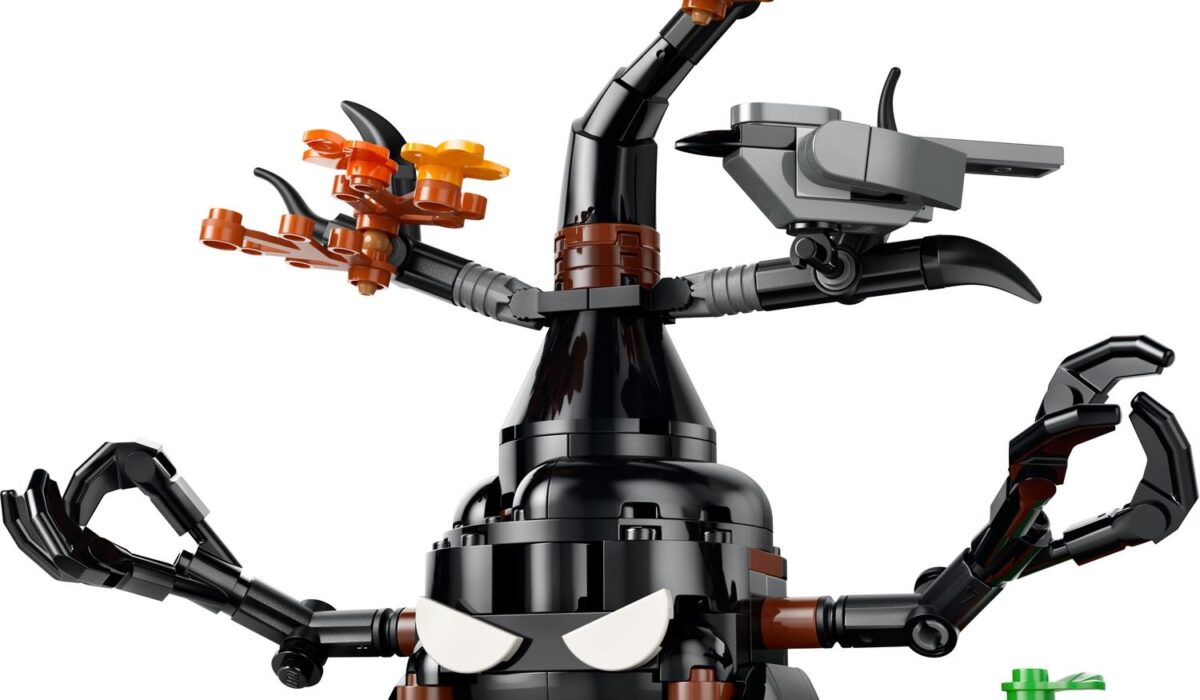 Official LEGO product image of Scary Haunted Tree 40900
