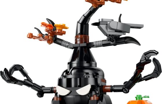 Official LEGO product image of Scary Haunted Tree 40900