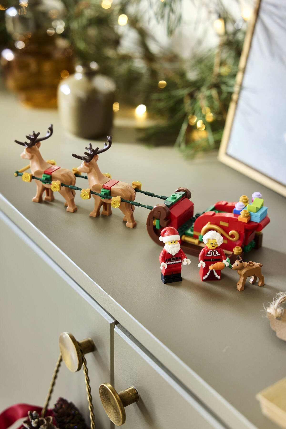 Official LEGO image of Santa's Holiday Sleigh Adventure